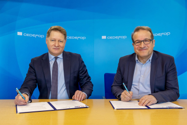 ELA Executive Director, Cosmin Boiangiu and Cedefop Executive Director Juergen Siebel sign an MoU